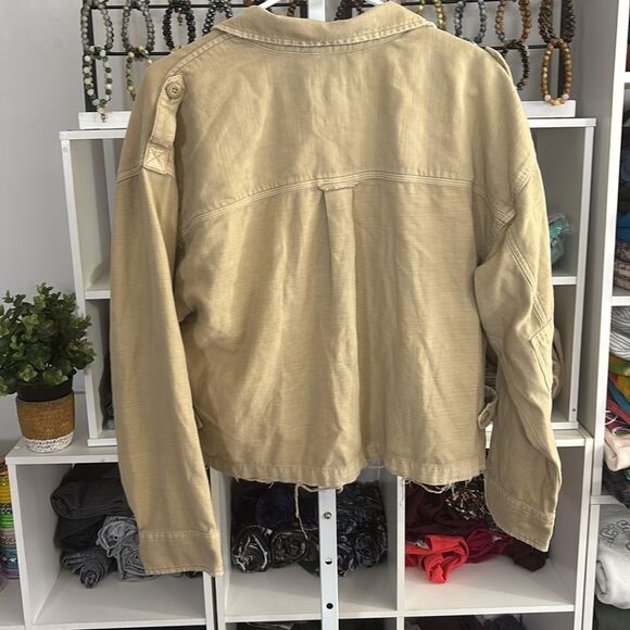 Lightweight cropped denim shacket AMERICAN EAGLE size large cream fall layering - Picture 4 of 5